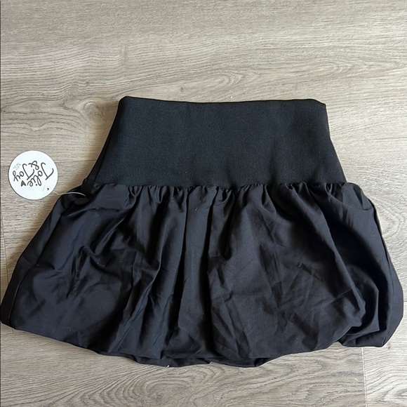 Chic Black Mini Skirt by [Brand] - Picture 4 of 4